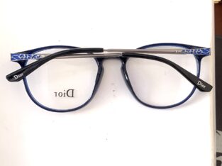 نظارات طبية ذات جودة عالية للبيع